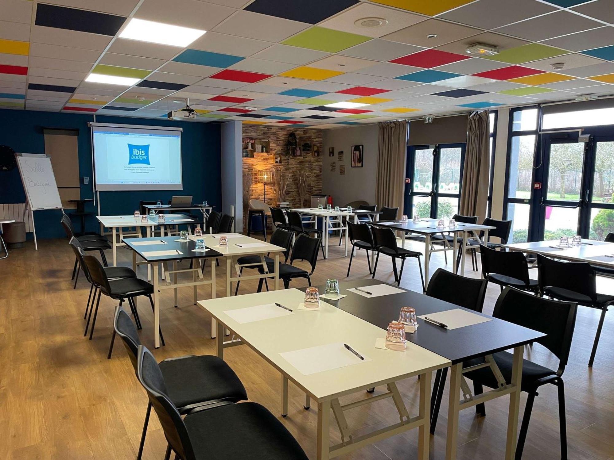 Ibis Budget Marne La Vallee Pontault Combault Exterior photo