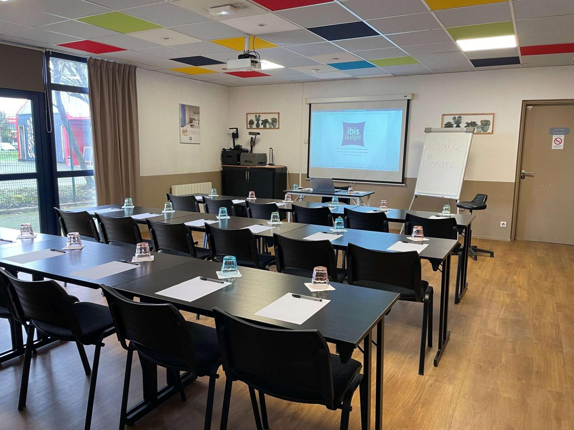 Ibis Budget Marne La Vallee Pontault Combault Exterior photo