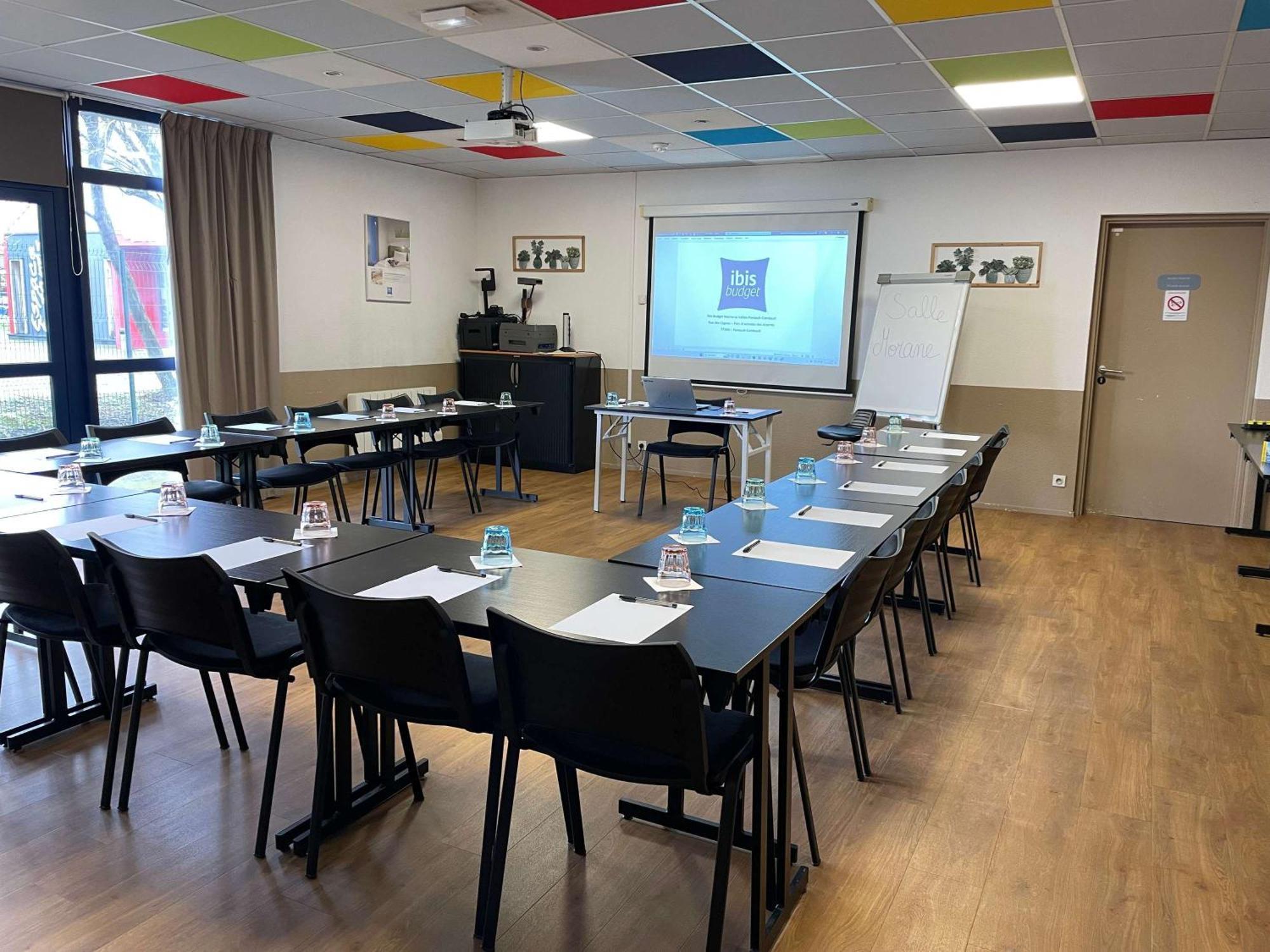 Ibis Budget Marne La Vallee Pontault Combault Exterior photo