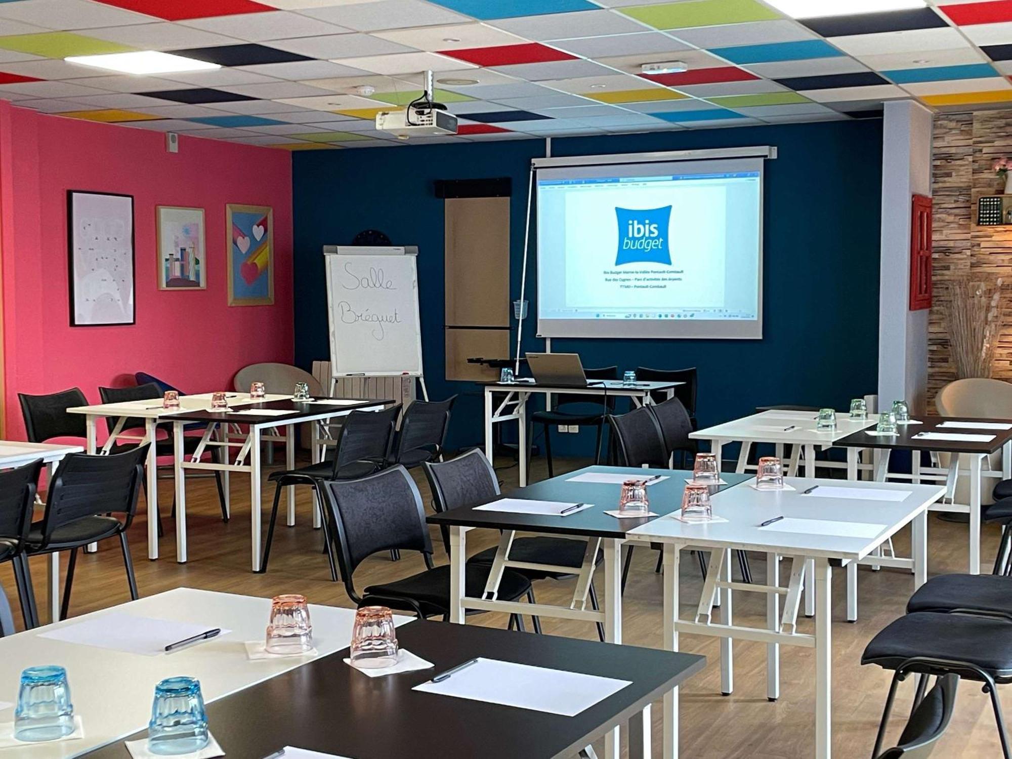 Ibis Budget Marne La Vallee Pontault Combault Exterior photo