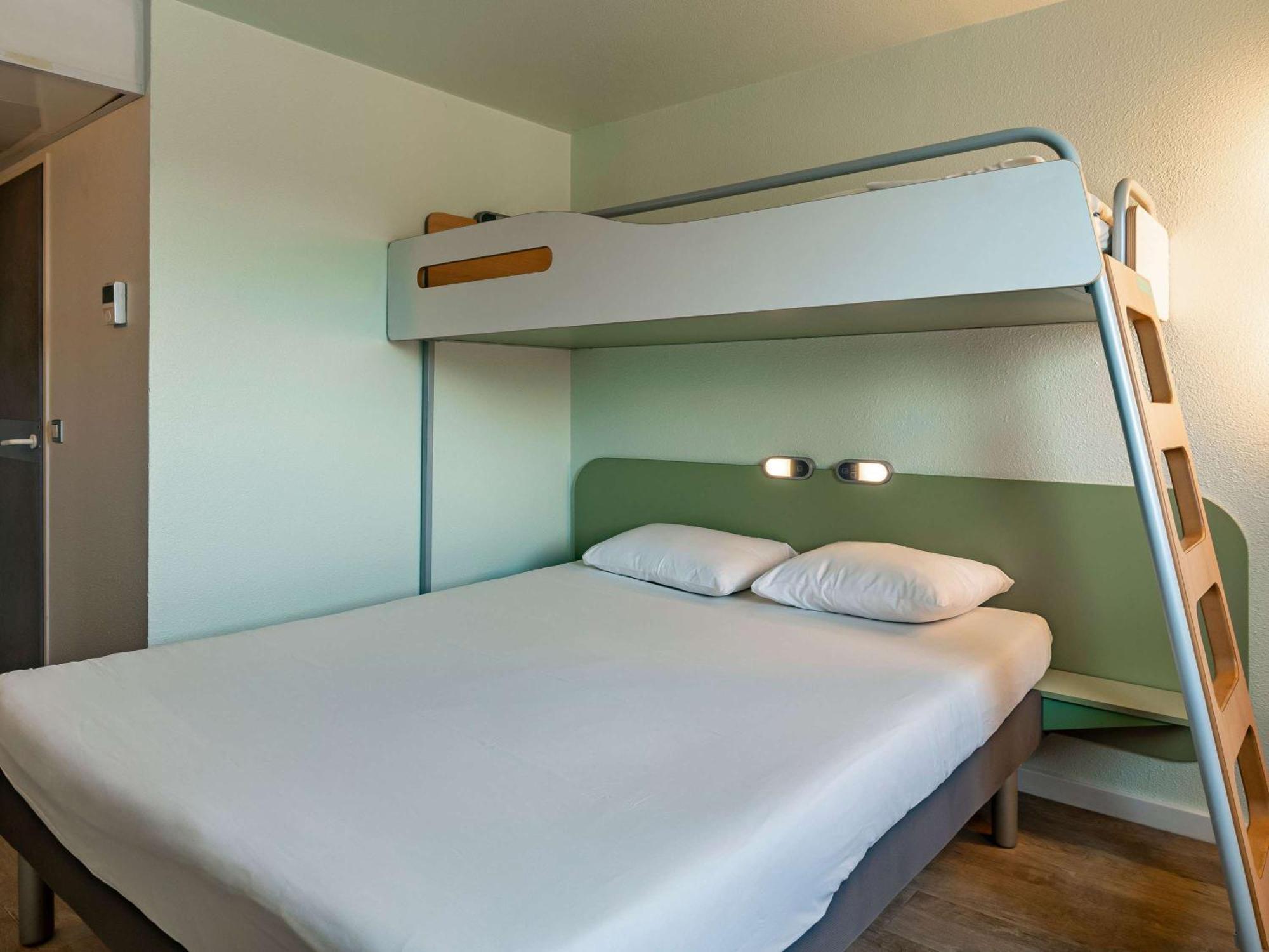 Ibis Budget Marne La Vallee Pontault Combault Exterior photo
