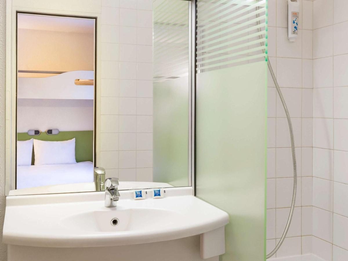 Ibis Budget Marne La Vallee Pontault Combault Exterior photo